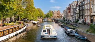 canal boat tour amsterdam