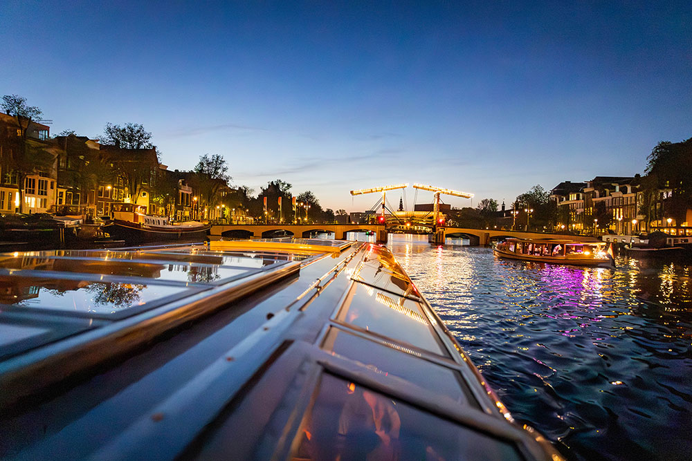 Summer adventures: why an evening boat trip in Amsterdam is magical